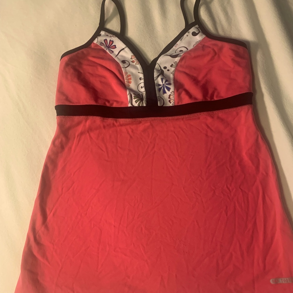 One Tooth Super Cute Spring Workout Top Size L